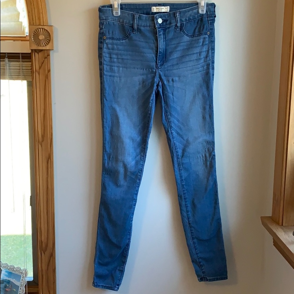 NWOT Abercrombie & Fitch light washed jeans
